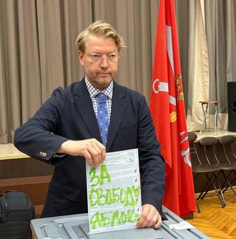 На председателя «Яблока»Рыбакова составили протокол о мелком хулиганстве за голосование...