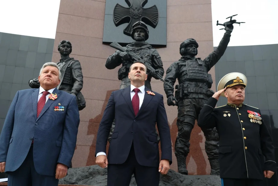 🇷🇺 В Хабаровске на площади Славы открыли мемориал участникам СВО. Новая скульптурная ...