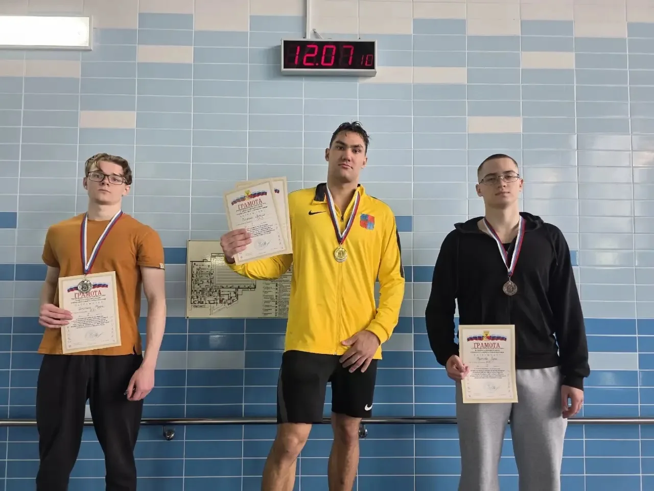 🏊‍♂️ Наши пловцы – гордость вуза!  В СК «Придонской» прошли соревнования по плаванию среди сборных к