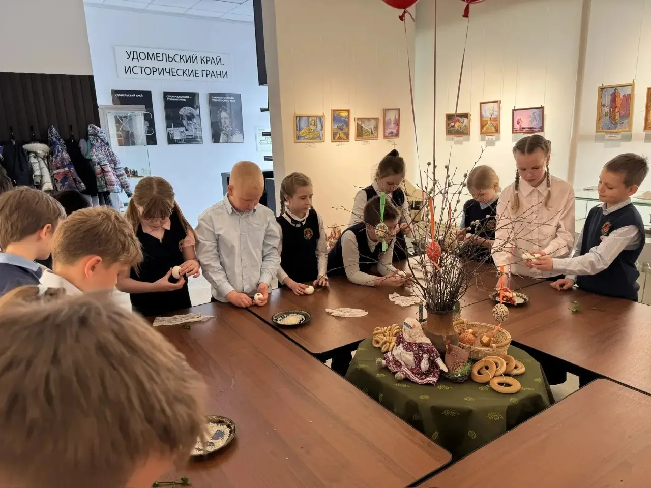 🥚🎨 3 «А» класс в краеведческом музее: пасхальные традиции и творчество!  Сегодня наши третьеклассник