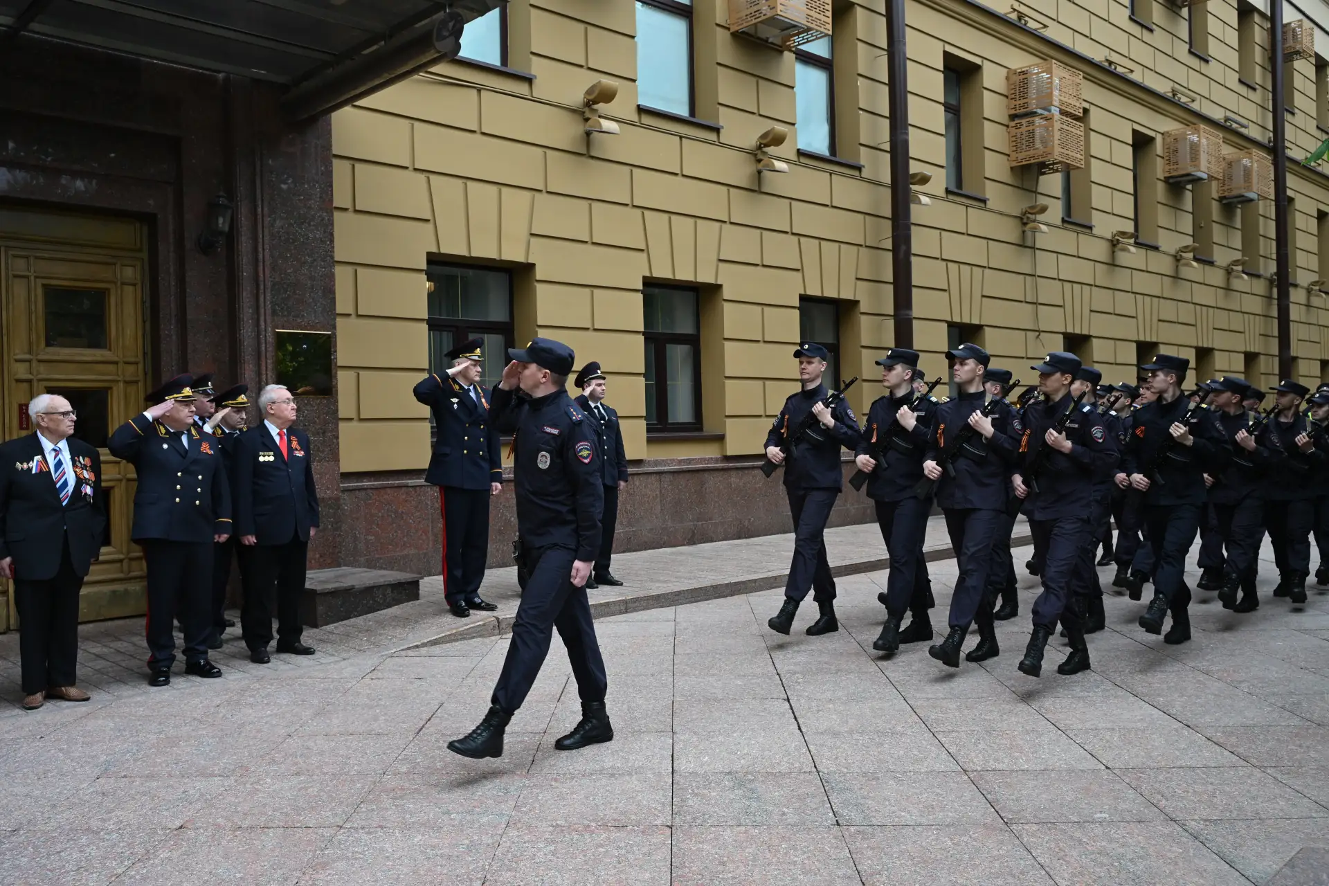 Две судьбы, одна Победа: московские полицейские поздравили ветеранов с днем рождения   В ГУ МВД Росс