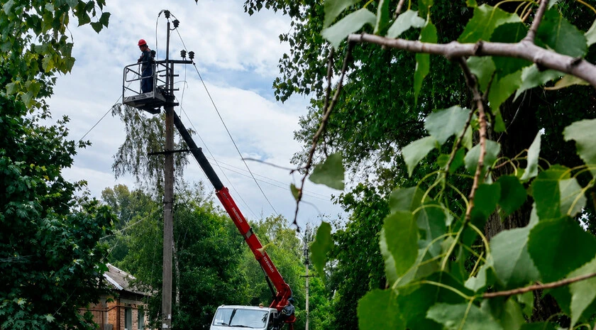 Энергетики устранили масштабные аварии из-за непогоды в ЛНР

Фото: Официальный Телеграм-канал Минтоп
