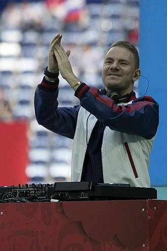 🔥Ключевой танцпол этого лета: DJ Smash устроит зажигательное шоу в Ульяновске!

Вечером 19 июня на 