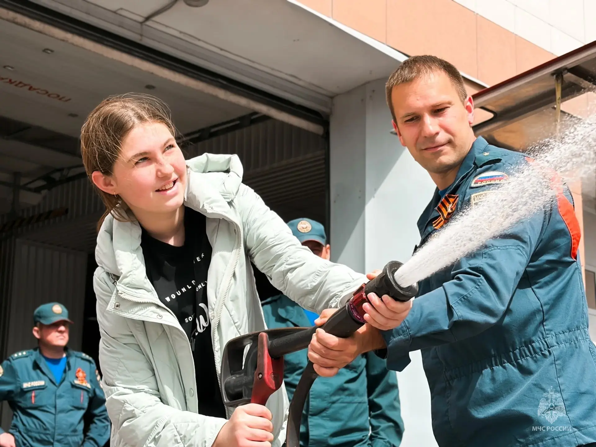 👩‍🚒Знакомство с героической профессией: школьники побывали в гостях у пожарных   Младшие школьники л