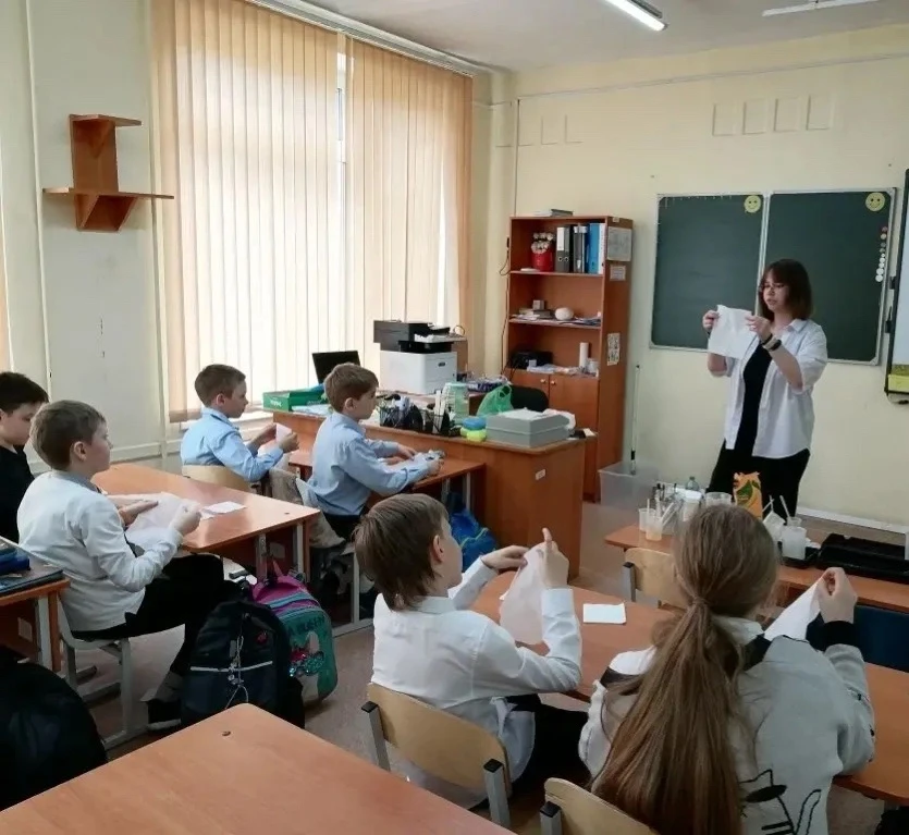 ОТ ПРОЕКТА ДО МАСТЕР-КЛАССА: старшеклассница научила второклассников выращивать кристаллы👍  🗓️ 22 ап