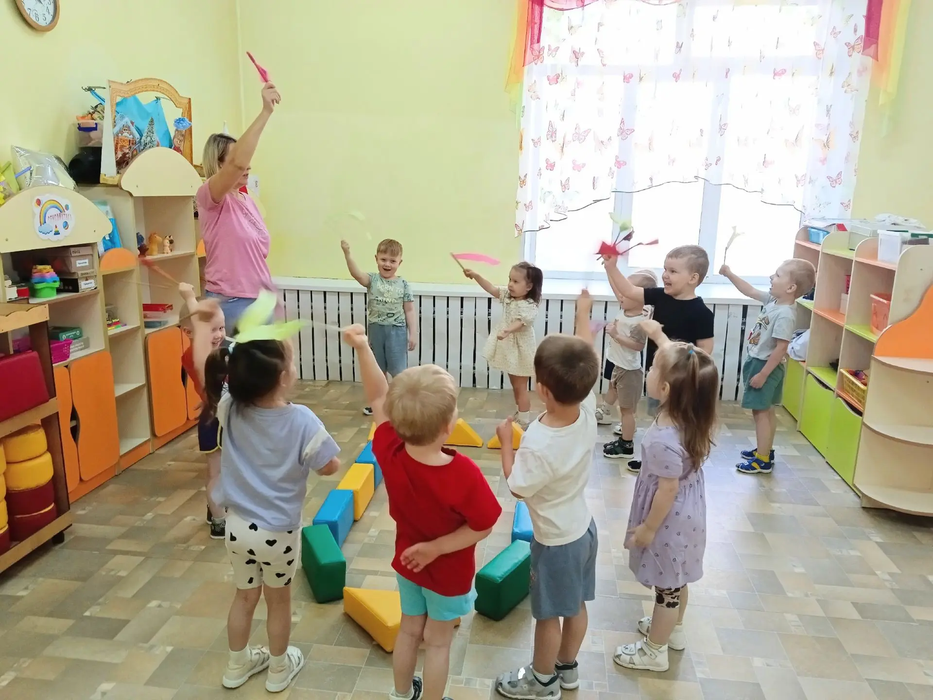 Летнее путешествие в 
группе 5 и 11 обернулось строительством   корабля из модулей, а дальше ребята 