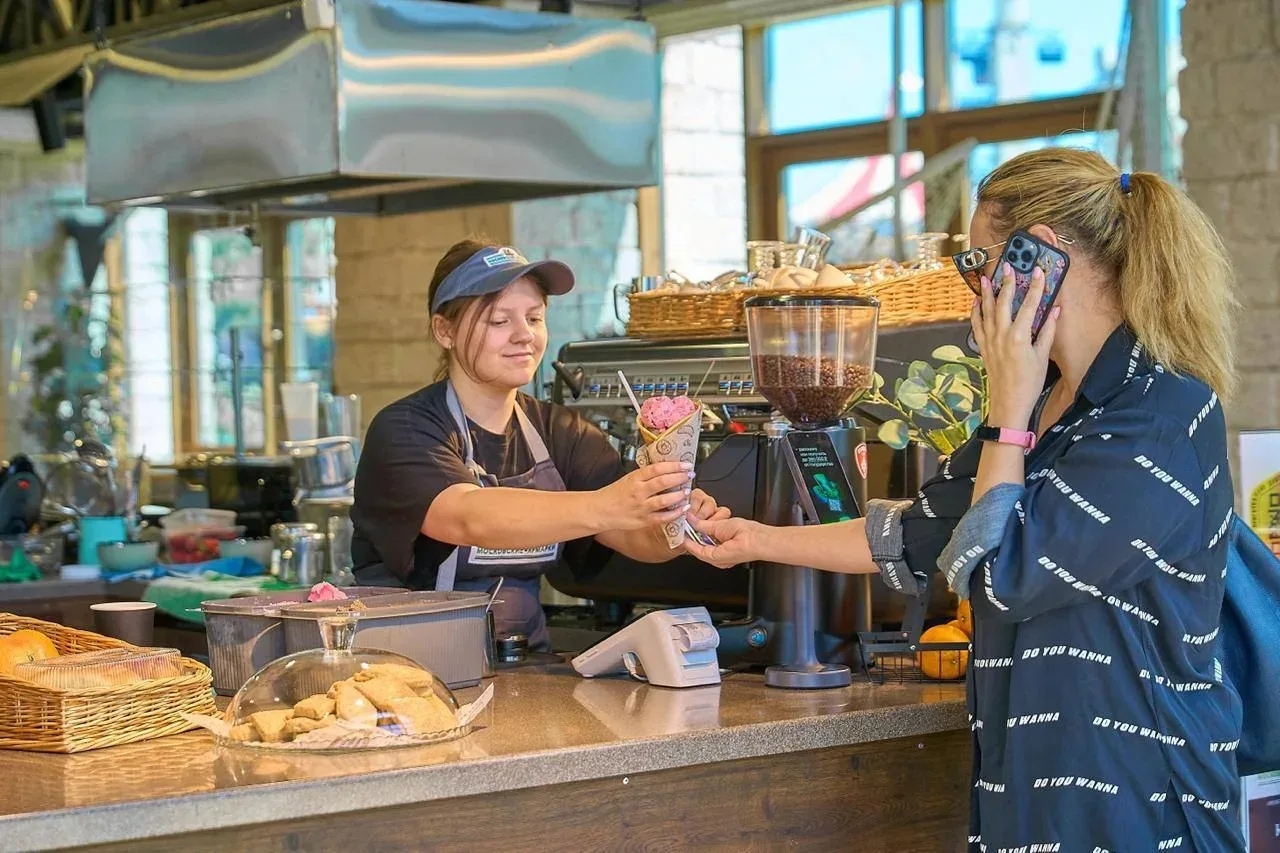🍦 🦖 Внимание: в Москве замечено мороженое в форме тираннозавра

А повод самый подходящий — сегодня