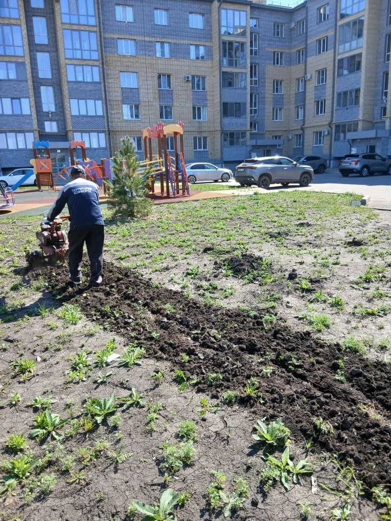 Сезонная обработка земельных участков и массовые покосы на придомовых территориях: