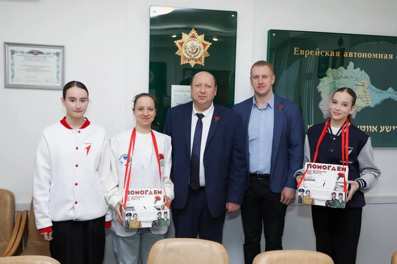💫 Сегодня по всей стране стартовала акция «Красная гвоздика» — уже в первый день к ней присоединилис
