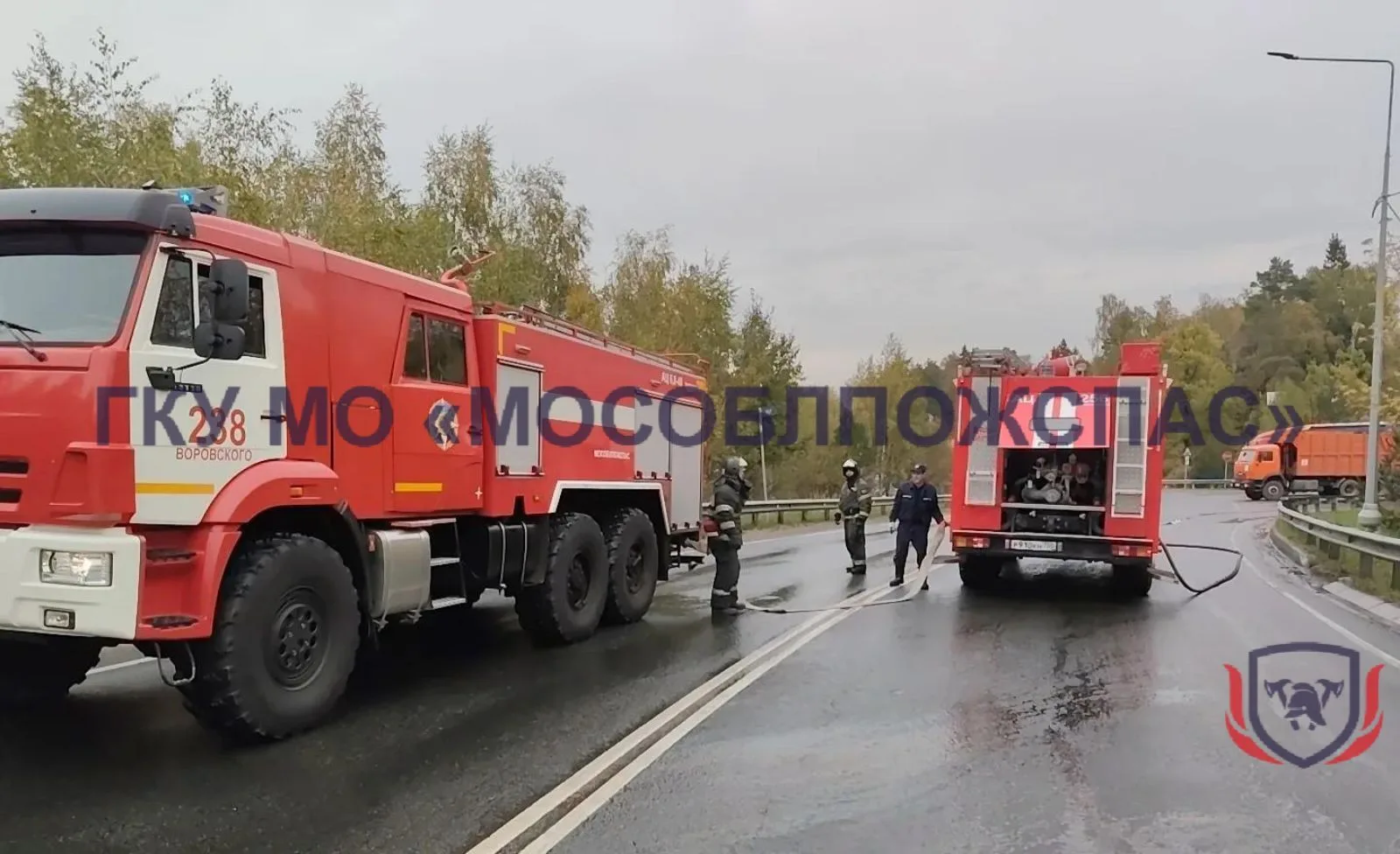 🆘 Столкнулись два грузовика: спасатели ликвидировали последствия аварии 🚗