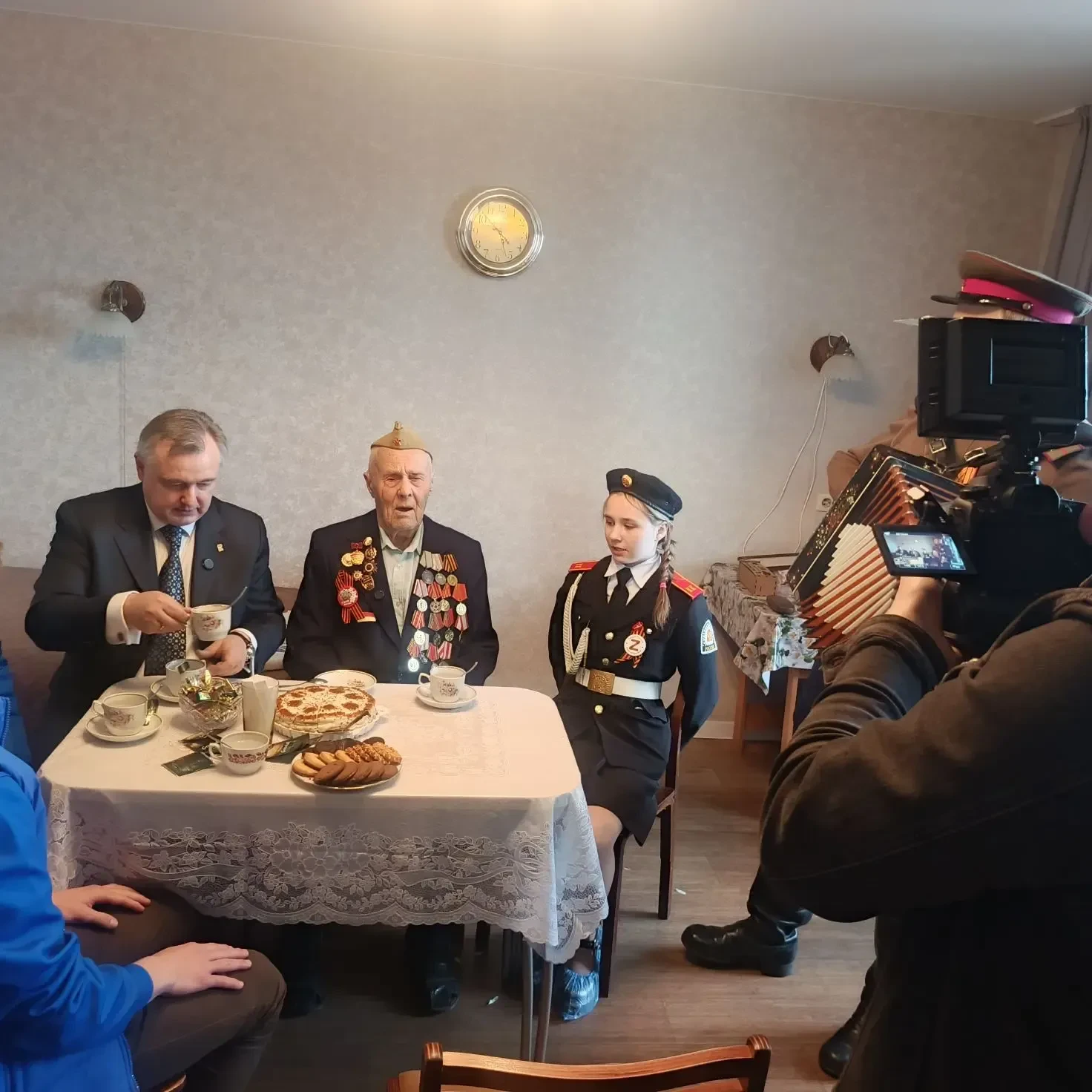 Встреча поколений: ученики нашей школы поздравили ветерана Великой Отечественной войны с 101‑летием!