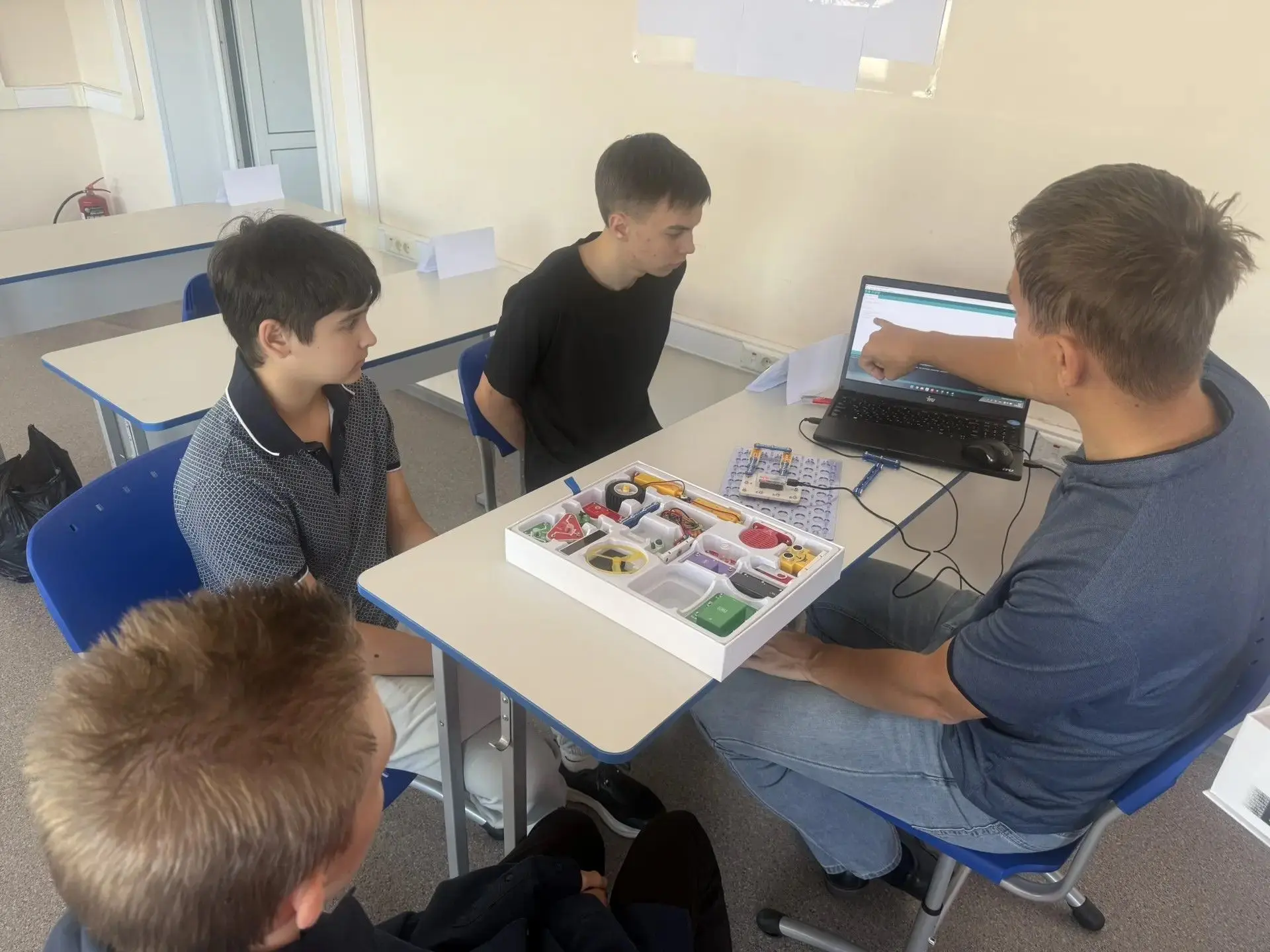 🧪 В IT-кубе 14-й школы кипит работа!
Мы уже в деле: стартовал первый образовательный модуль для тех