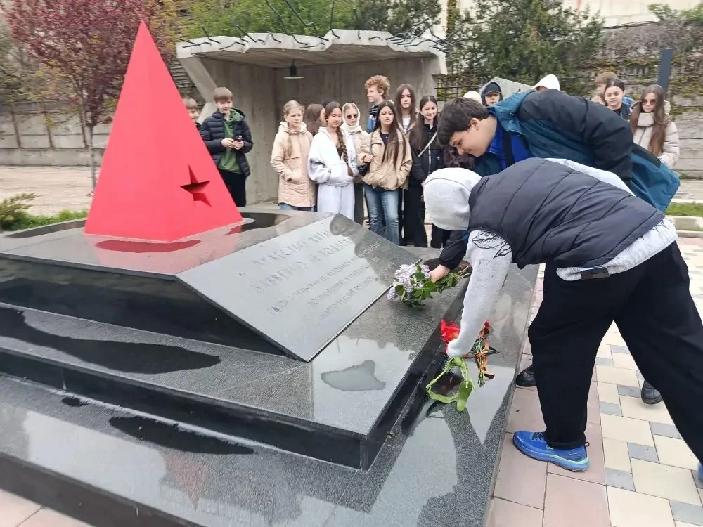 В рамках изучения истории родного края, в преддверии празднования дня Победы, учащиеся ...