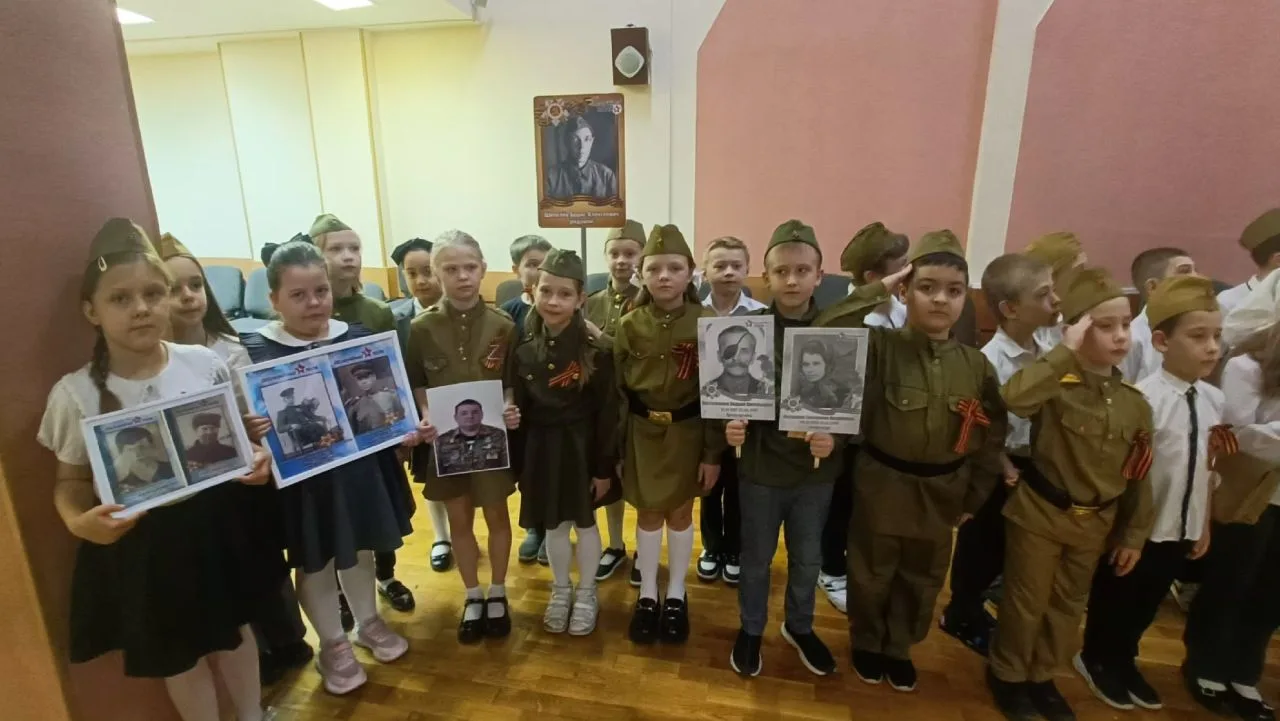 🕊️ «Бессмертный полк» в нашей школе: память живёт в сердцах!   🇷🇺В нашей школе, как и по всей стране