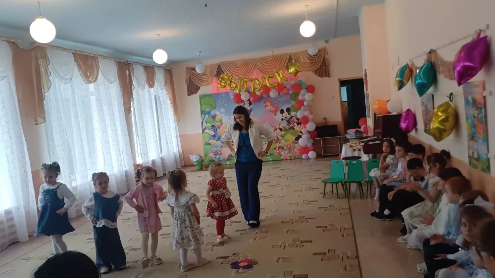 Окончен наш бал, завершился наш праздник! 💃