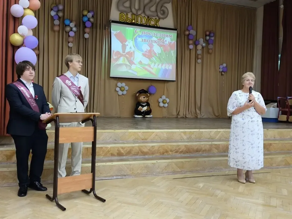 🔔ПОСЛЕДНИЙ ЗВОНОК НА ВРАЧЕБНОМ — ФЕЙЕРВЕРК ЭМОЦИЙ!   Для 11 «А» в корпусе на Врачебном, дом 12 прозв