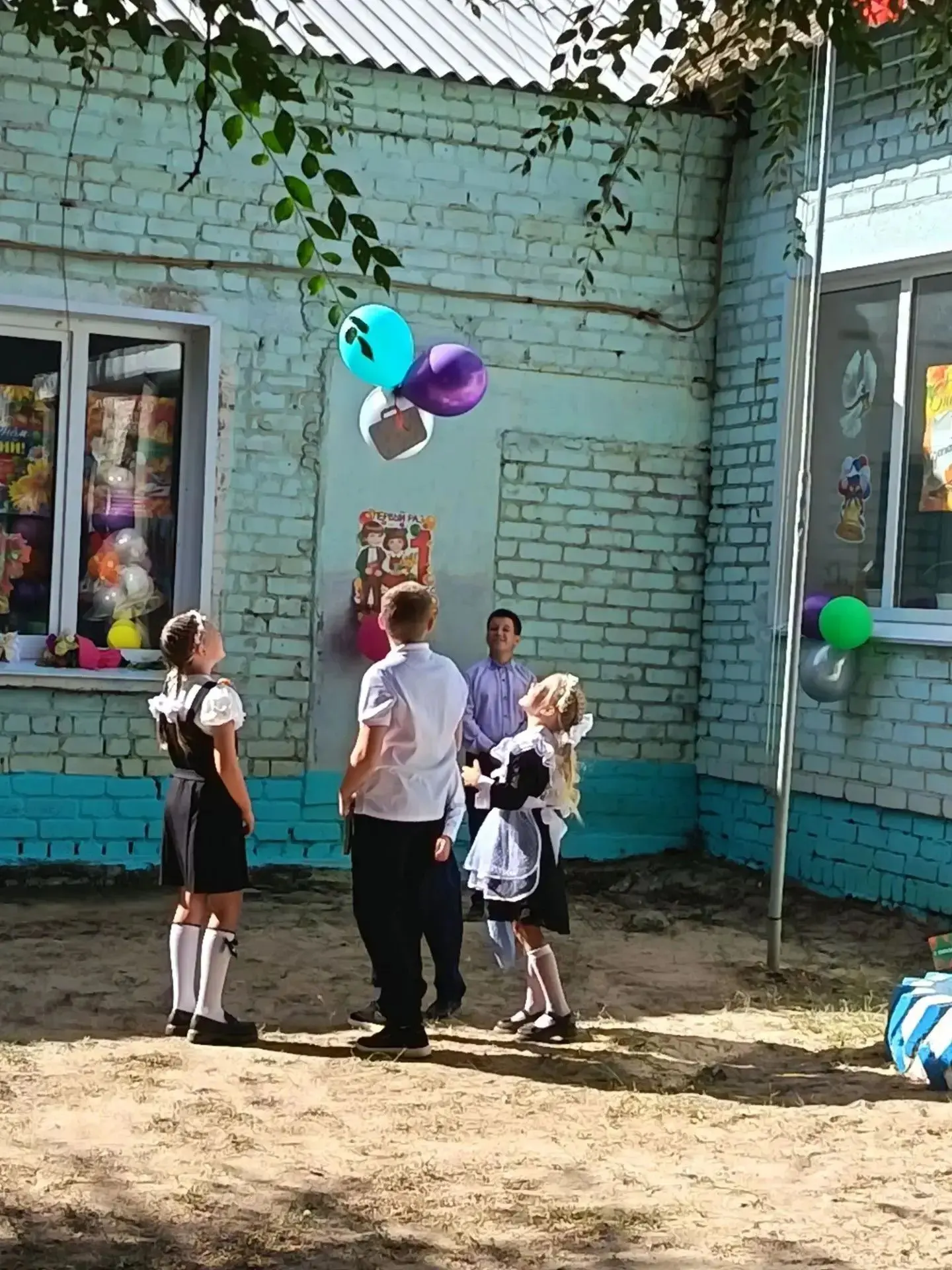 🔊1 сентября в Прудовой школе состоялась традиционная торжественная линейка, посвящённа...