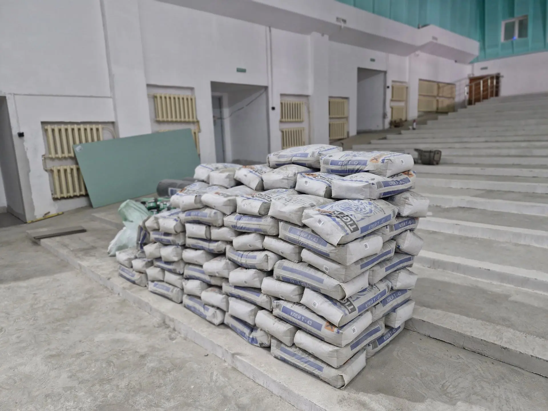 Капитальный ремонт концертного зала Дворца культуры «Прогресс» продолжается!   Напомним: с 10 марта 