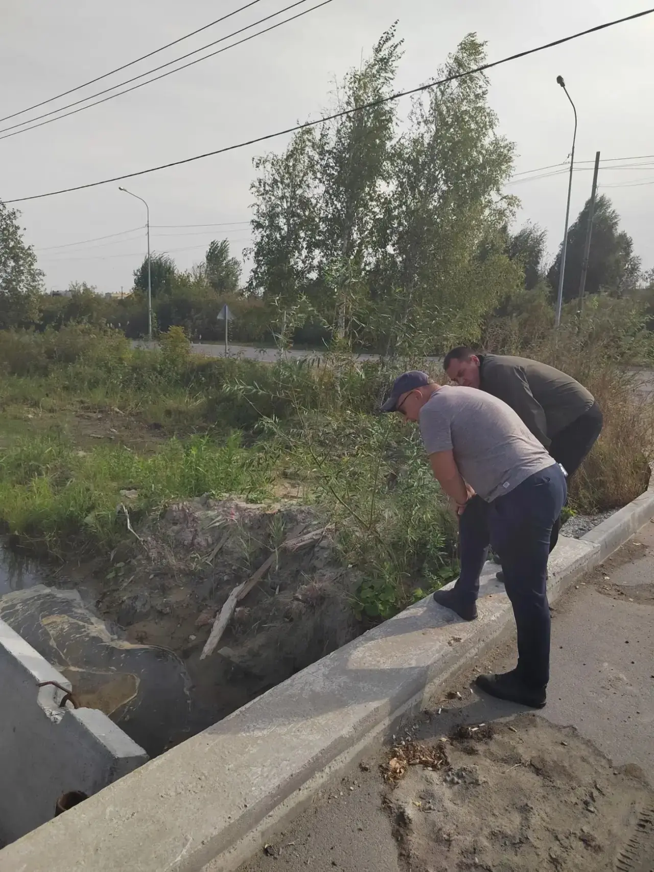 Прошлись/проехались сегодня с главой Управы ЛАО Ильей Махарашвили вдоль канавы на улице...
