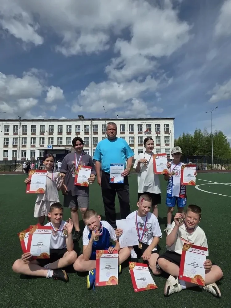 В городской эстафете "Гонка ГТО" среди пришкольных лагерей.  Команда "Планета детства"  заняла  1 ме