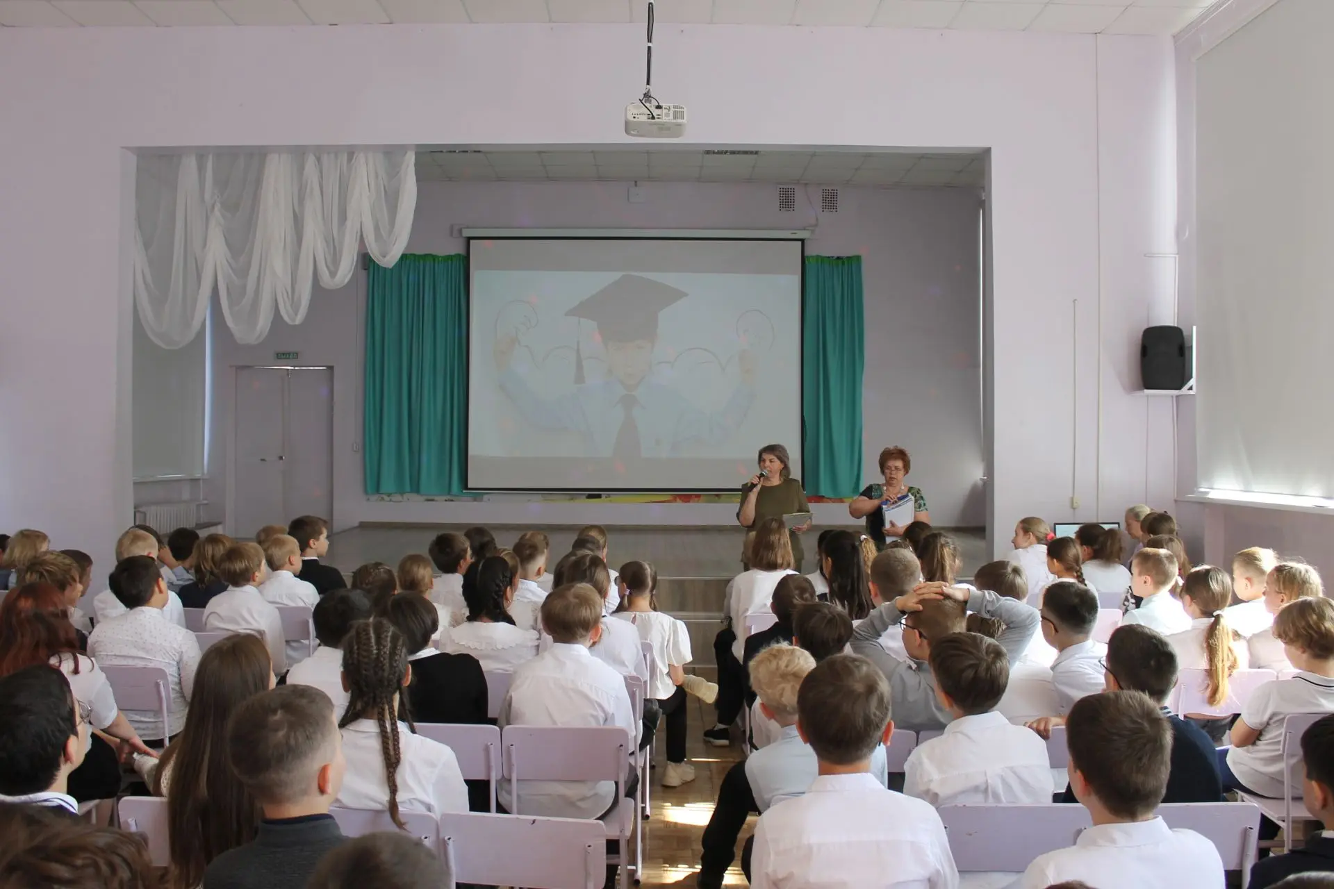 🎉 Праздник труда, таланта и творчества! Подводим итоги года в начальной школе 18 мая в актовом зале 