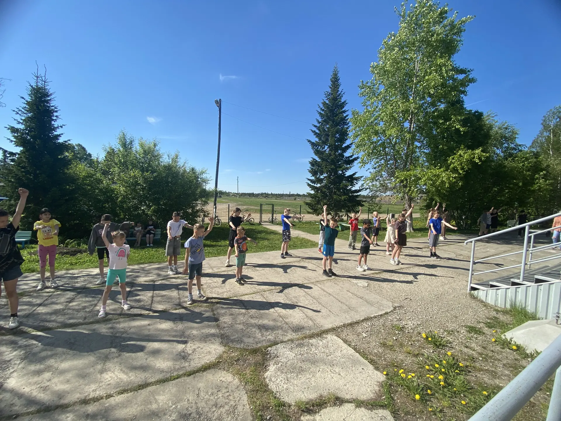 🌞 Наш день в лагере начался с бодрящей зарядки! 04.06.2026

Утро задало отличный тон всему дню — за