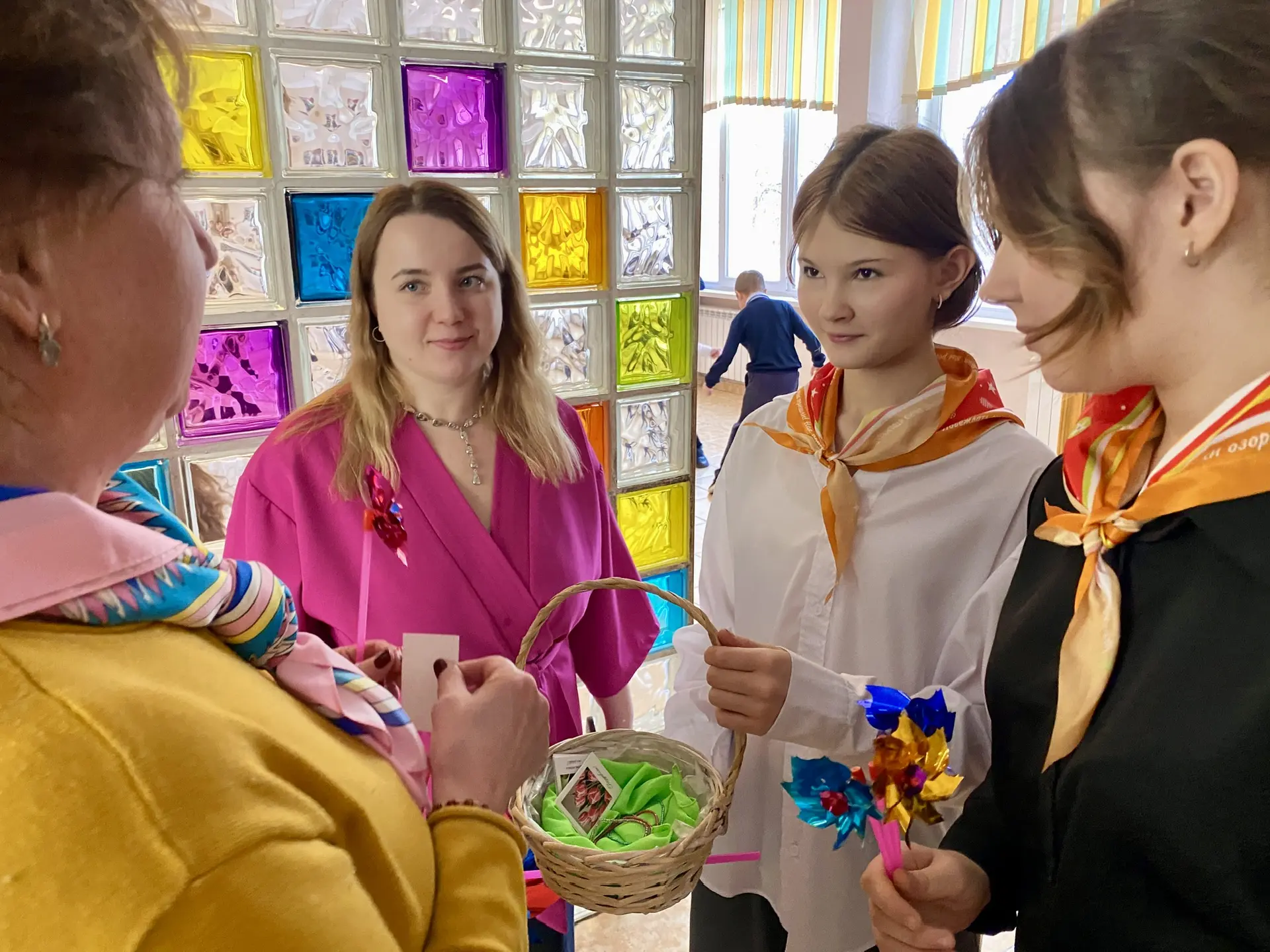 🌼🪻💐🌷🌺🌹Сегодня, в преддверии праздника, Совет обучающихся нашей школы устроил яркую и тёплую встречу 