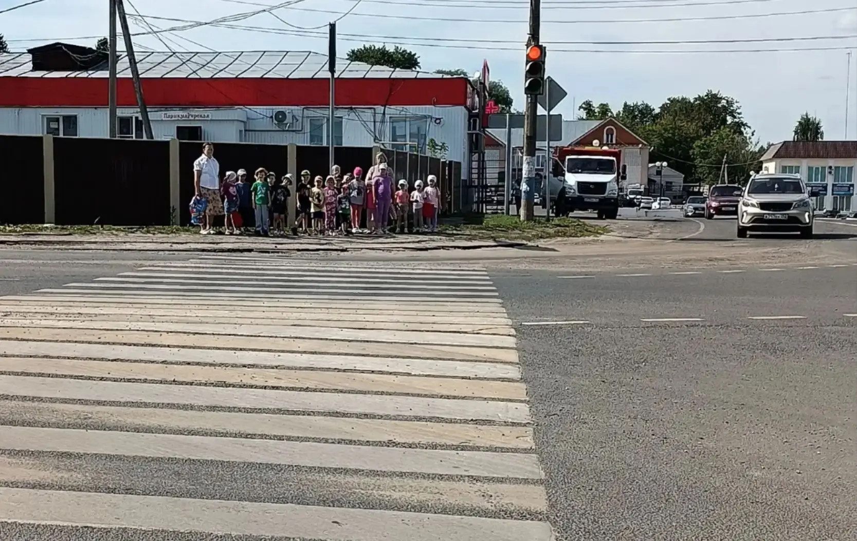 Для взрослого светофор — привычное дело. А для ребёнка — настоящее чудо: три огонька, и...