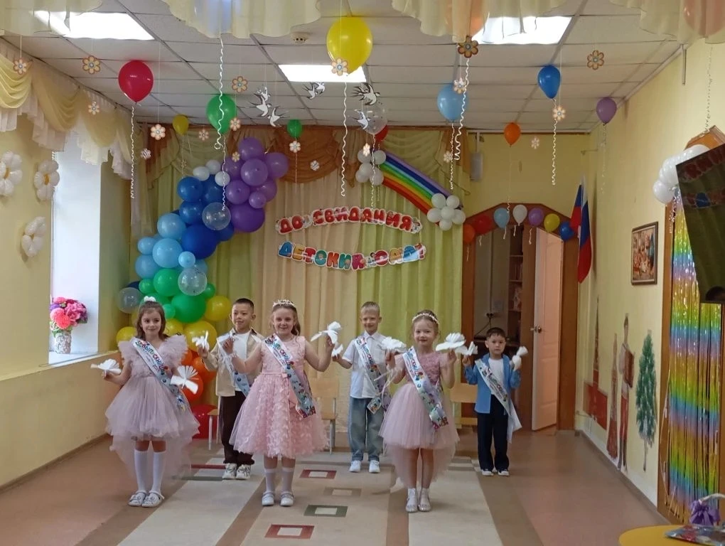 🎓✨ Сегодня в старшей разновозрастной группе «Веснушки» (с. Кукарино) прошел незабываем...