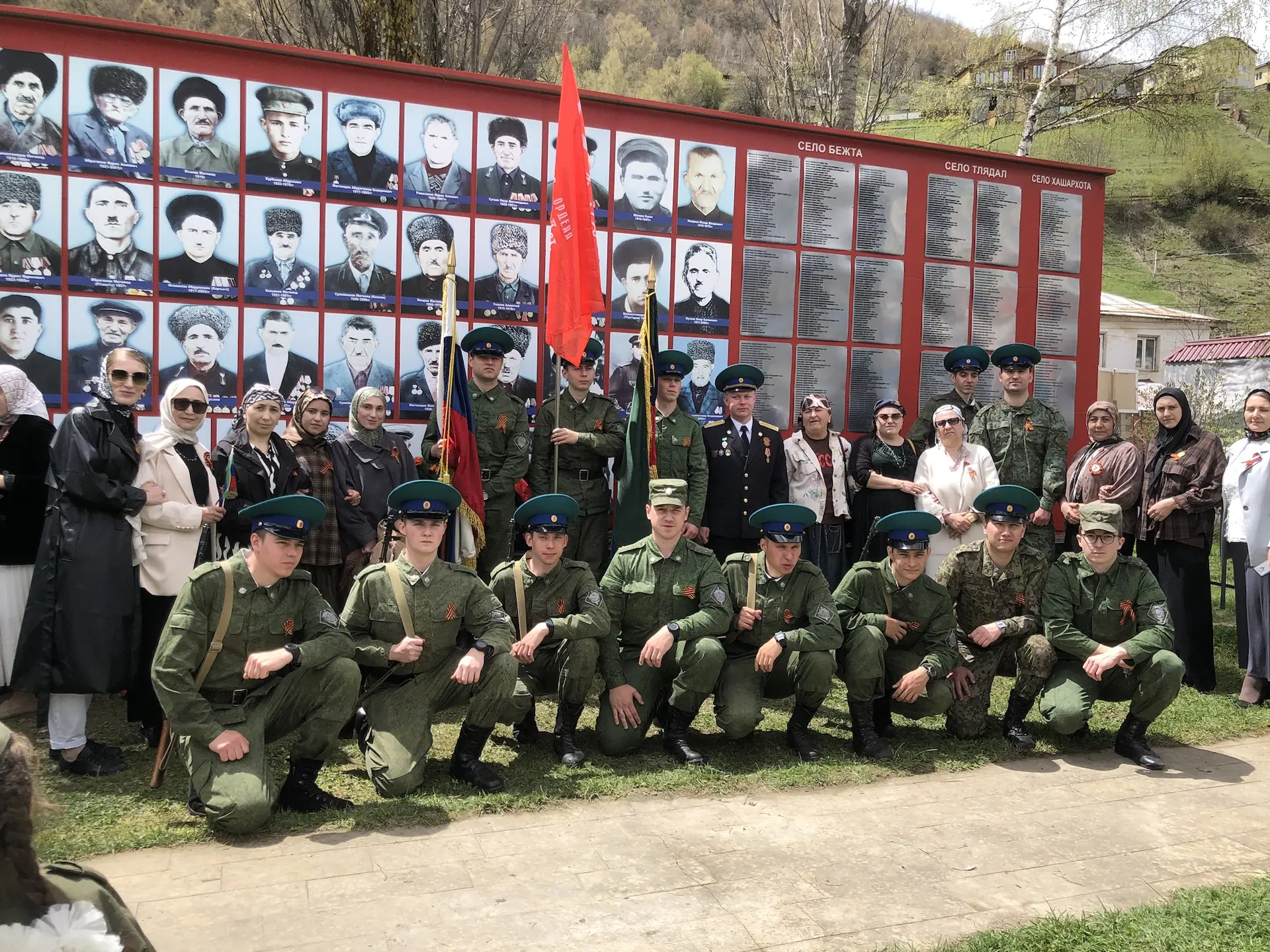Коллектив нашего детского сада поздравляет всех с величайшим праздником – Днем Победы!