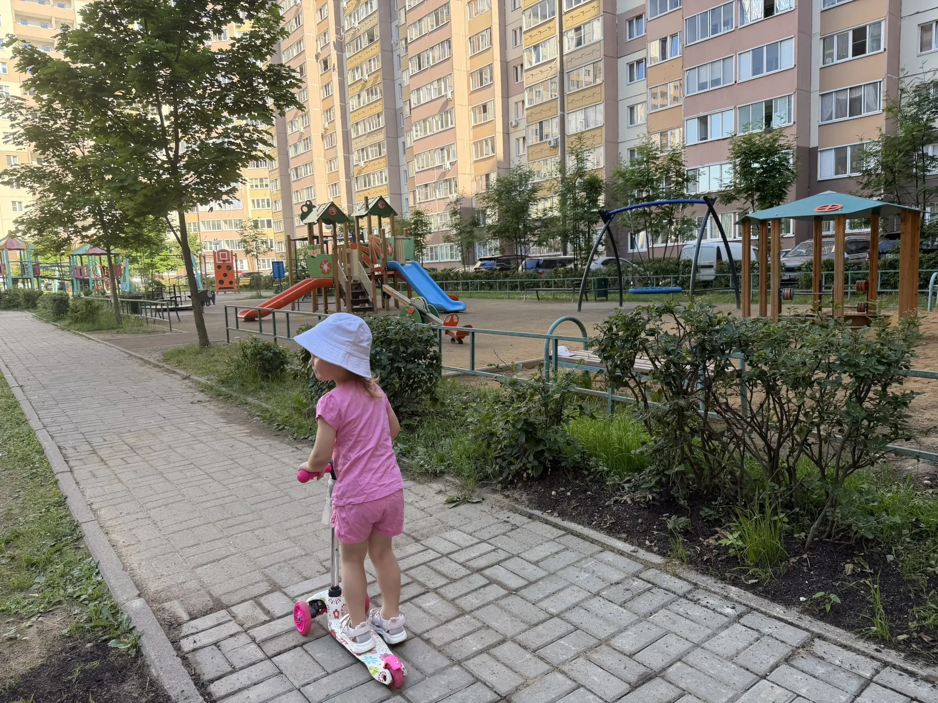 Я бы очень любила выходные, если бы мне удавалось поспать 🤣


На площадкееее толькооо мы ооодни…