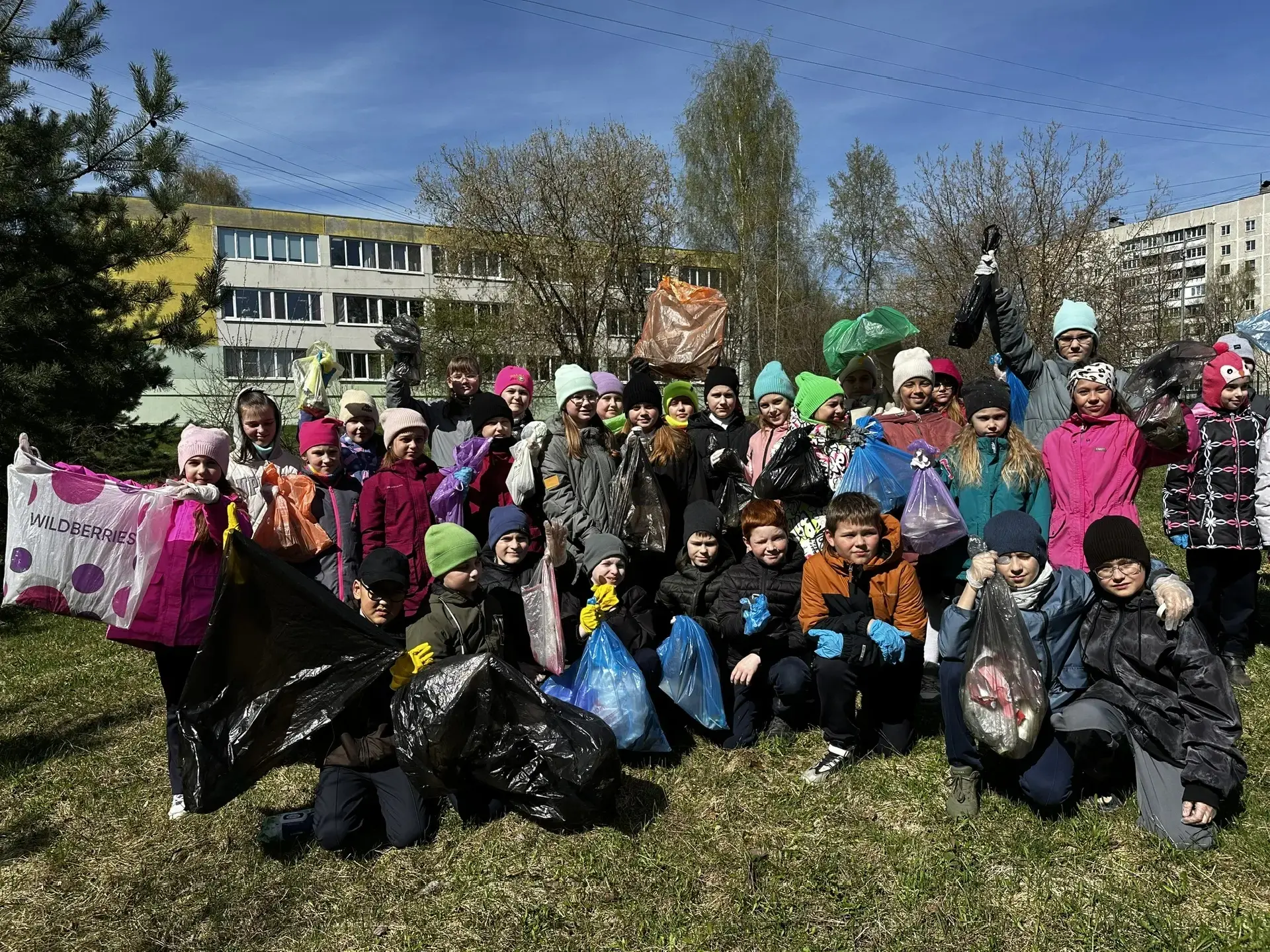 📌Сегодня 1 Мая – Праздник весны и труда ассоциируется с советскими демонстрациями, красными флагами 