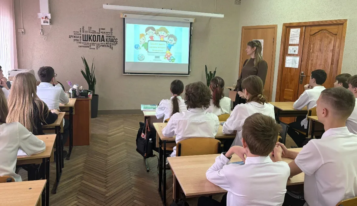 Безопасность превыше всего! 🛡️  В нашей школе прошел важный классный час — «Час безопасности».  Ребя