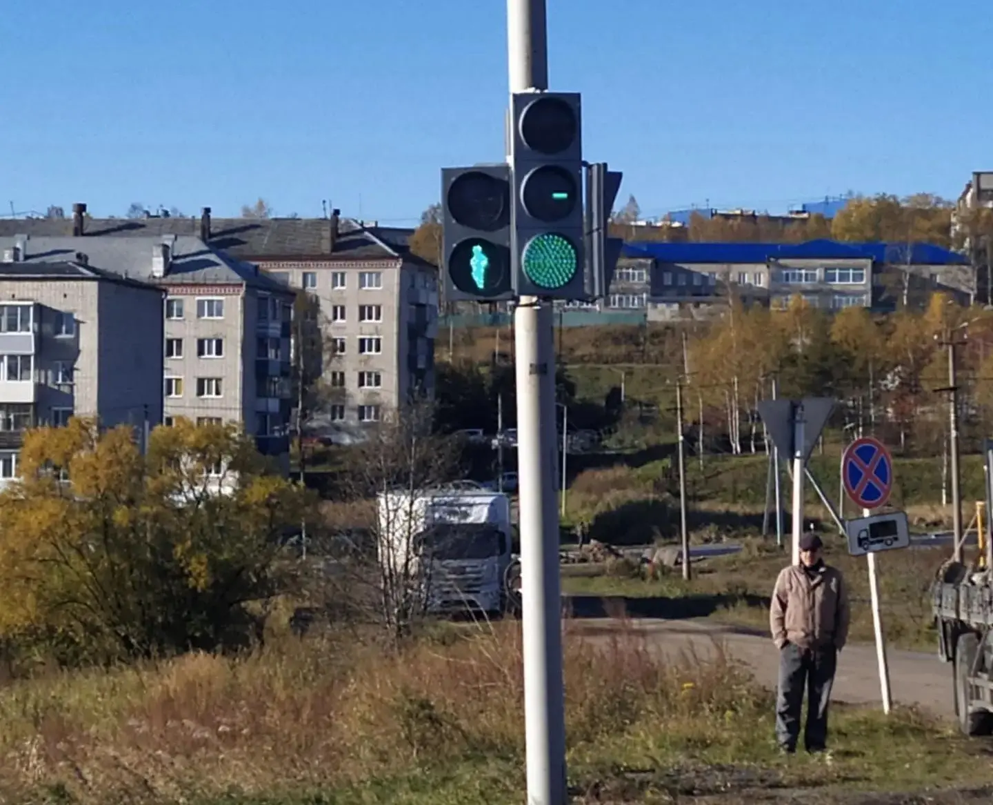 На перекрёстке улиц Центральной и Пионерской в Ванино заработали новые светофоры.