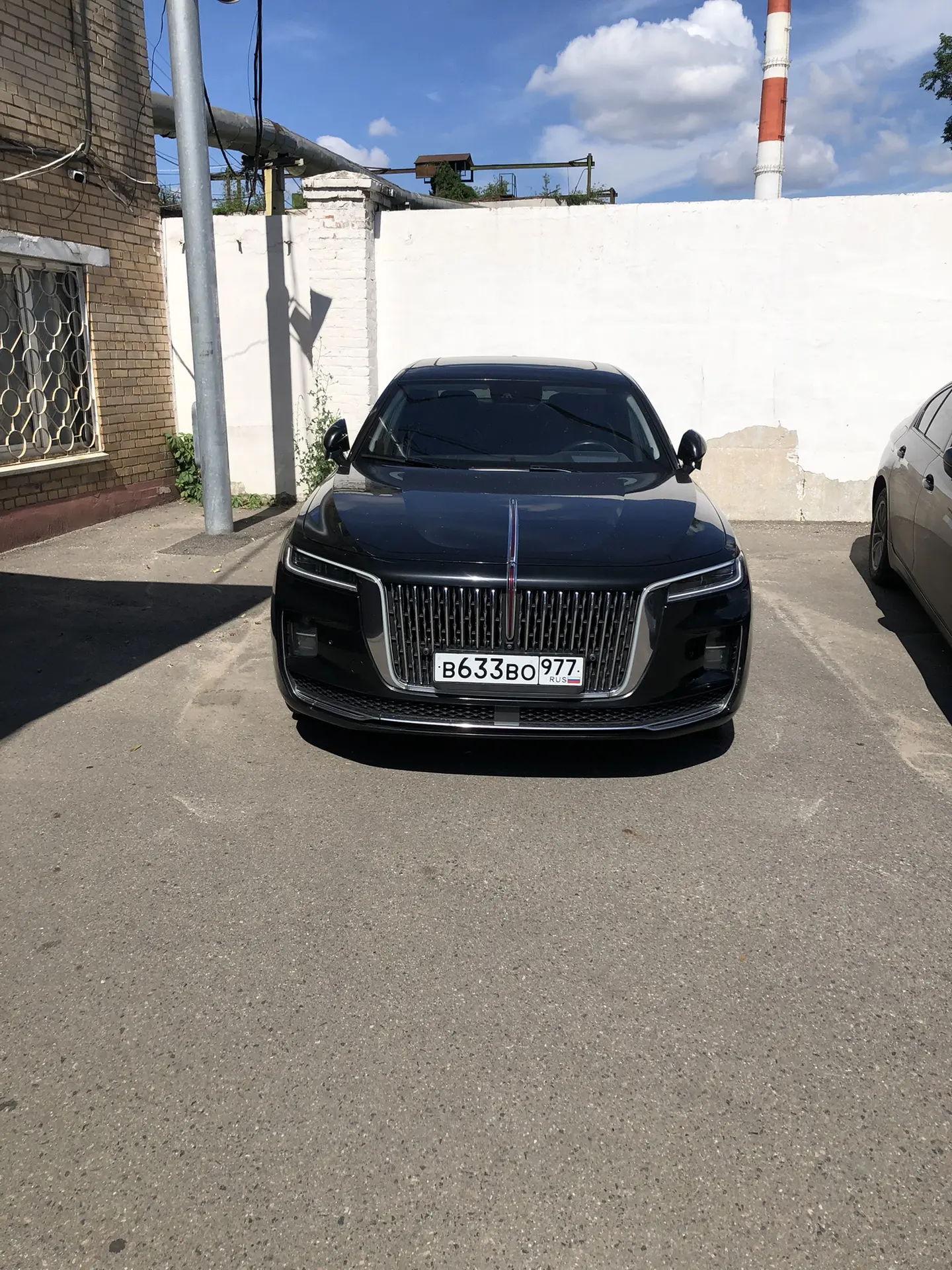 В наличии FAW HONGQI H-9