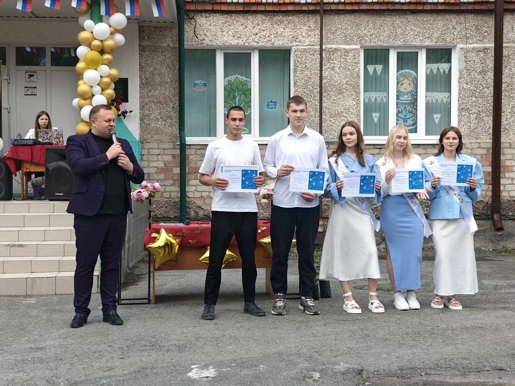 Последний звонок в Слободотуринском аграрно-экономическом техникуме: шаг в будущее ..
Председатель Д