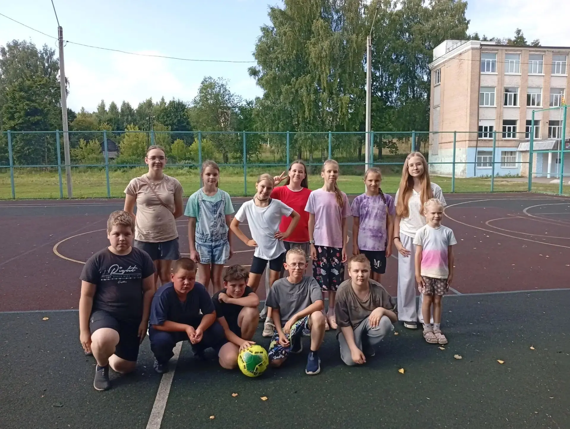 🏆 День физкультурника в Калашниковской школе отмечен зажигательным флешмобом, который ...