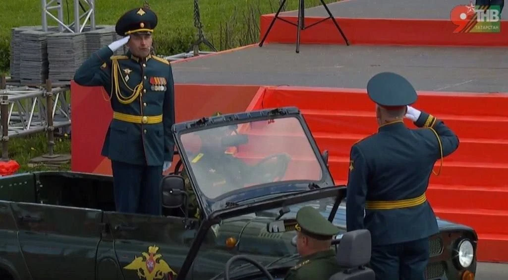 😮 Парад Победы в Казани — кадры с места событий  В этом году шествие прошло без военной техники, но 