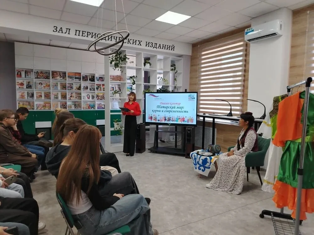 💥 Сегодня в Центральной модельной библиотеке прошла интересная встреча «Татарский мир:...