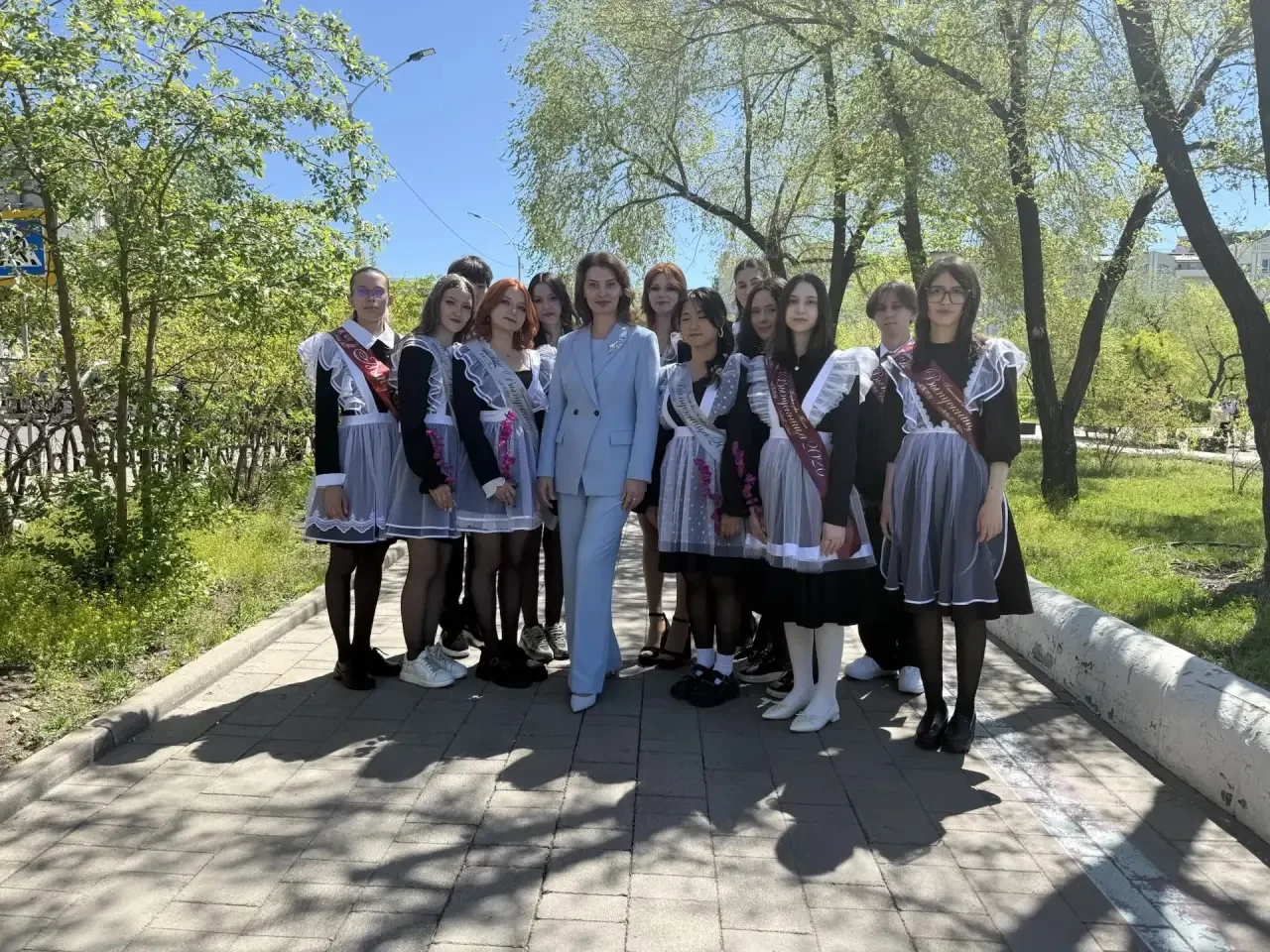 🎊Вот и прогремел последний звонок в 11 классе. 🔔Это было феерично, душевно, смешно и незабываемо.
