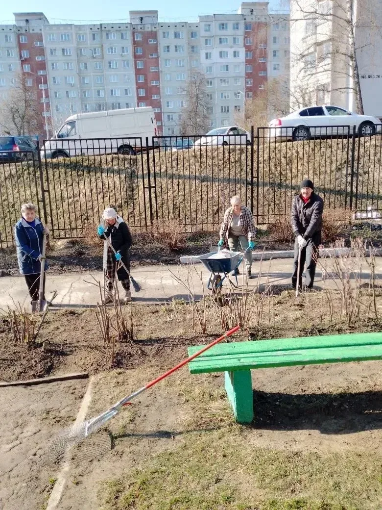 💥 Сегодня коллектив нашего Центра образования с энтузиазмом присоединился к Месячнику чистоты, объяв
