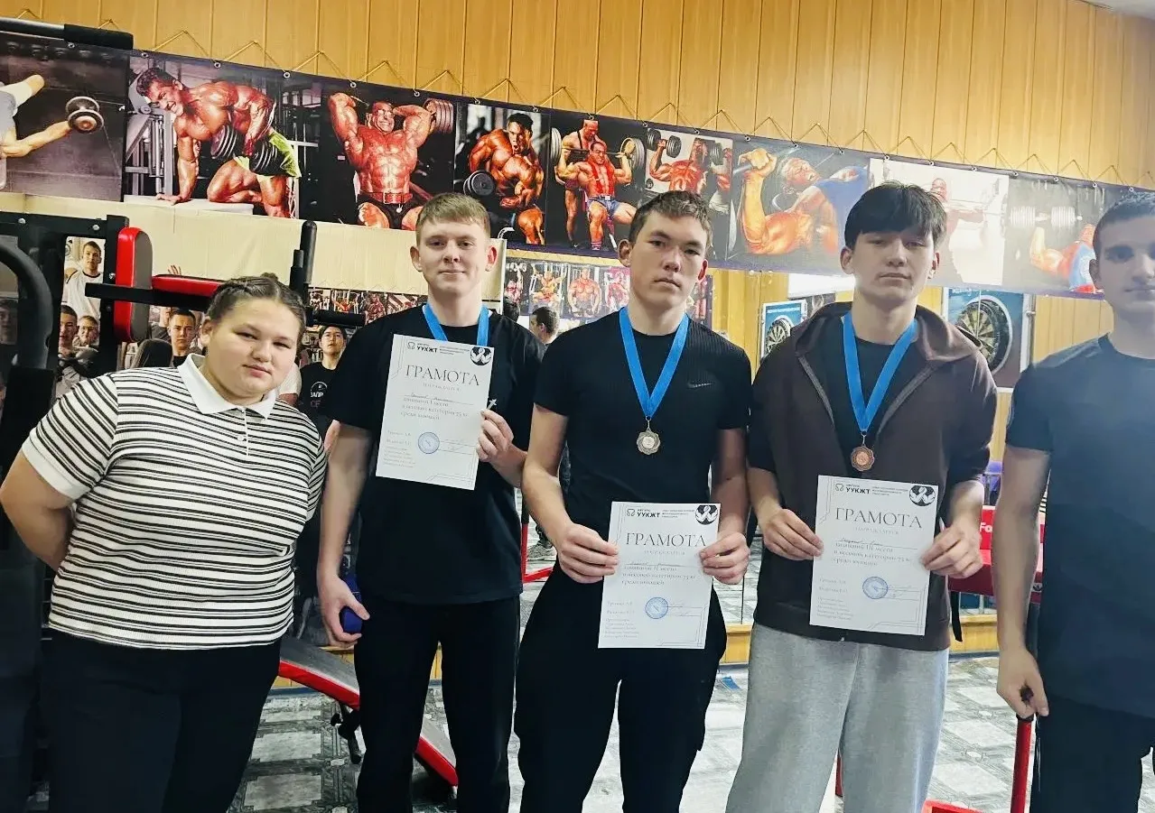 🔥💪 Турнир по армрестлингу в УУКЖТ — сила, воля и медали! 🏆🤜🤛  23 апреля состоялся турнир по армрестл