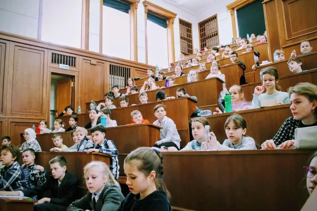 🏆 Наши победители   📍 Ленинский проспект, 39А  ⭐ Елена и Анастасия из 5 «Б» класса стали призёрами I