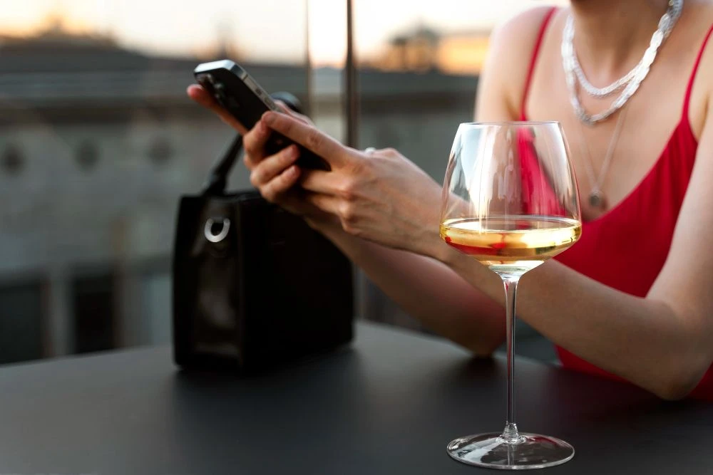 АЛКОГОЛЬ — ЗЛО. ЛУЧШИЙ ГРАДУС ДЛЯ ЖИЗНИ — НОЛЬ! 🚫🍷Алкоголь не друг, а коварный обманщик: он обещае