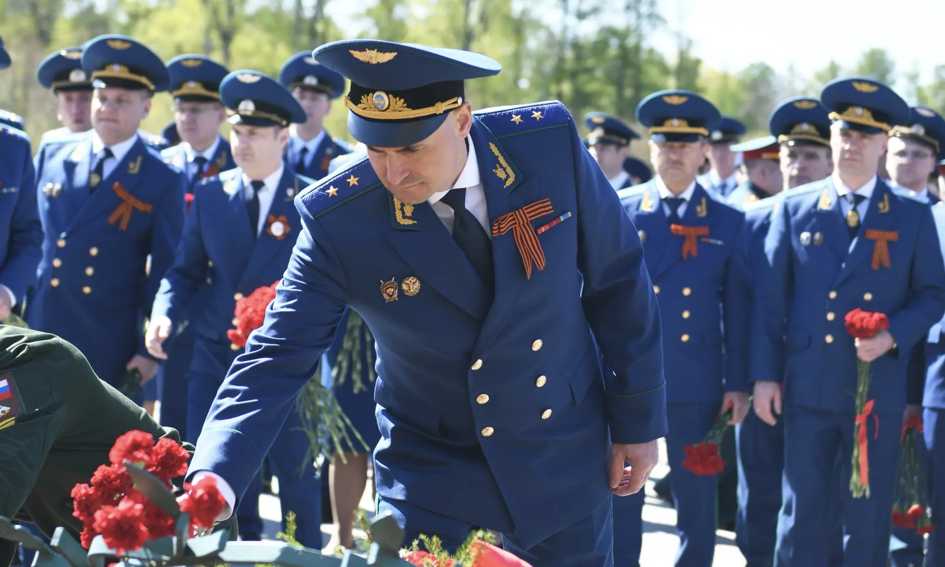 К подножию монумента «Мать-Родина» возложили цветы и венки в канун 81-летия Великой Победы  🎗️На Пис