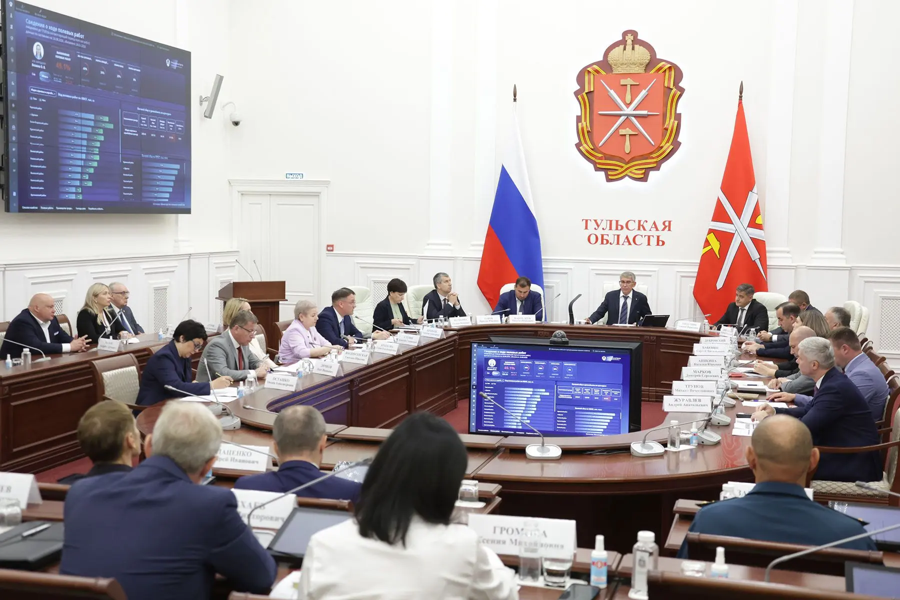 На полях региона кипит работа: комбайны продолжают уборку, а в хранилищах уже почти 1,3...