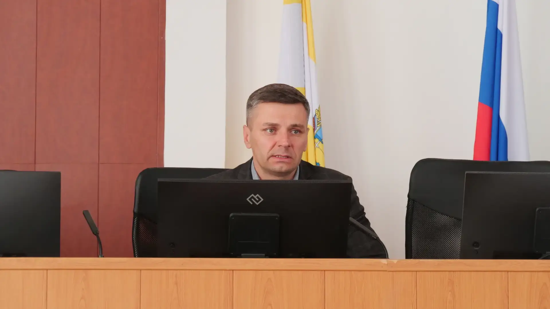Провёл очередное заседание комиссии по предупреждению и ликвидации чрезвычайных ситуаций и обеспечен