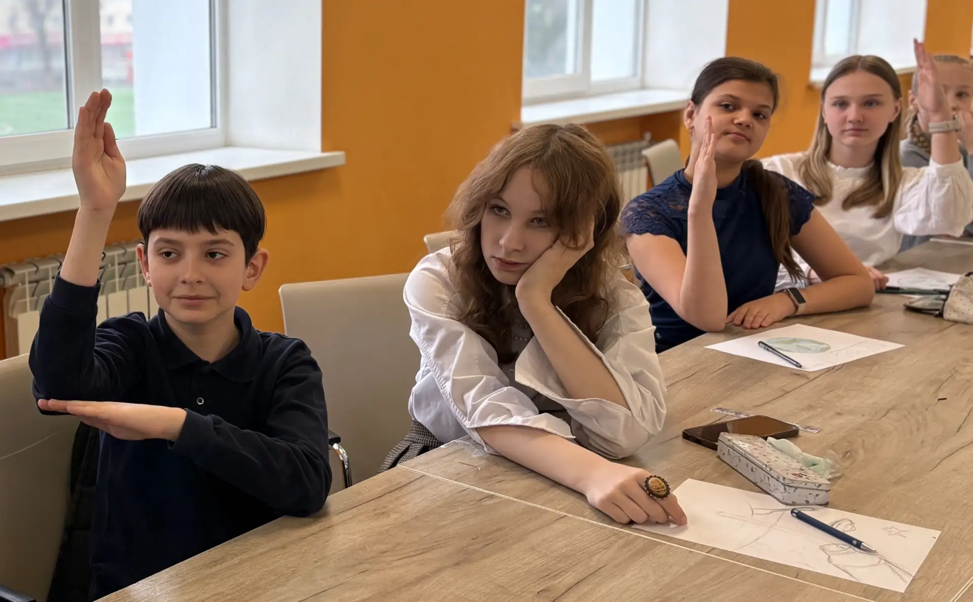 🚀 Космос стал ближе! В честь Дня космонавтики в гимназии прошло увлекательное путешествие за пределы