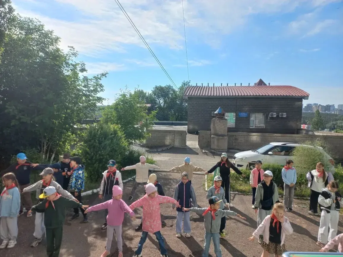 Сегодня в лагере "Дружный" с размахом отметили День защиты детей. Утром получили заряд ...