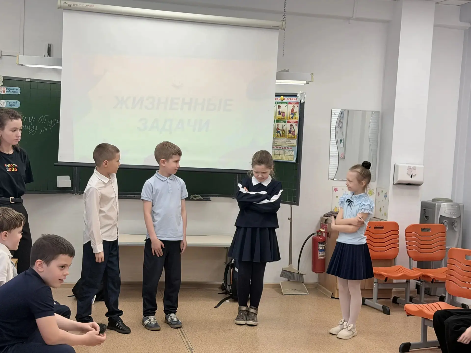 👩🏼‍🏫Во 2 «Г» классе прошёл урок «Дружбы», который провели работники лагеря «Радость». Ребята не прос